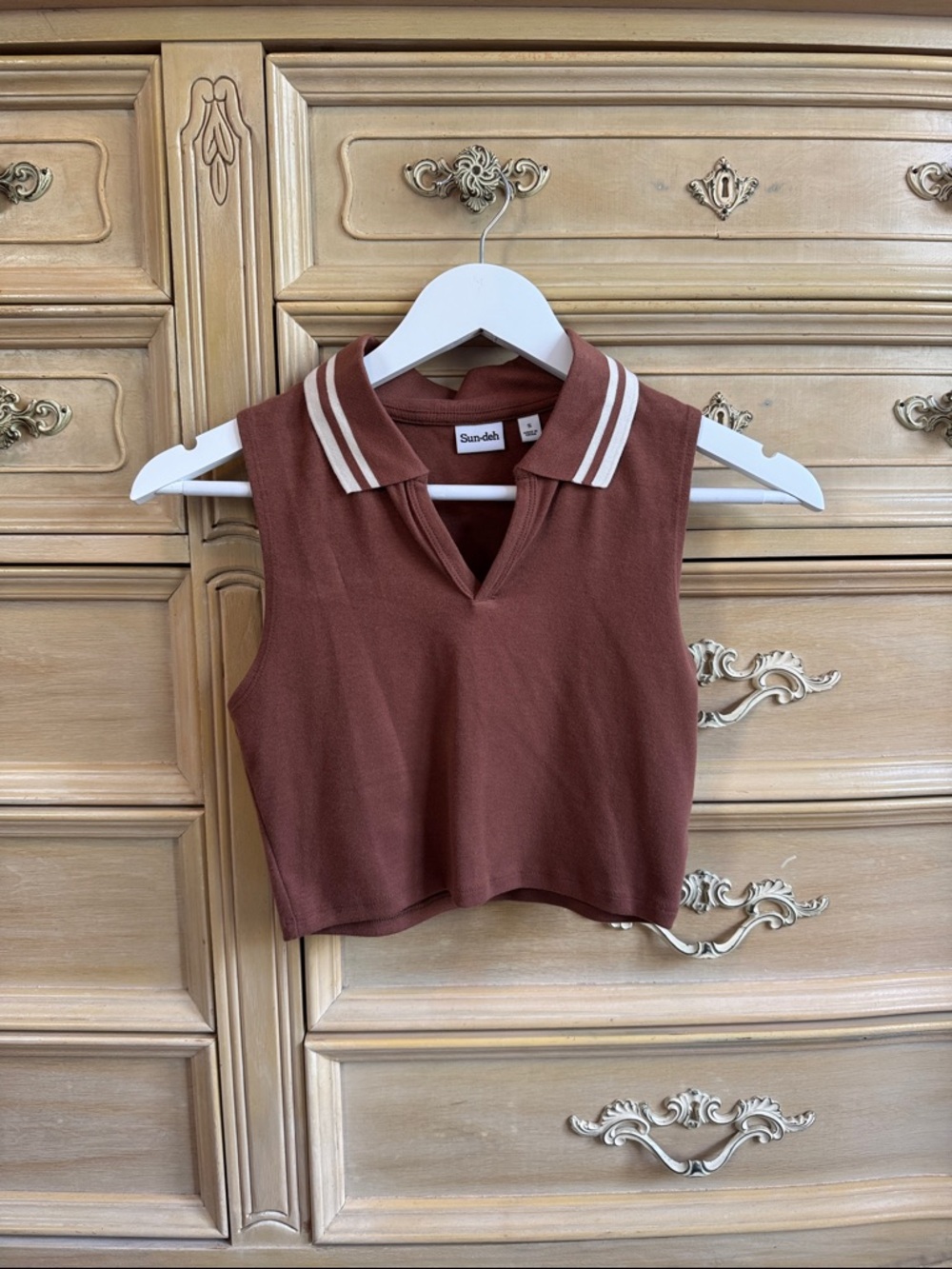 Aritzia Sleeveless Polo Crop Top in Brown
